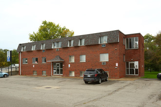 813 Michigan Apartments in Ypsilanti, MI - Building Photo - Building Photo