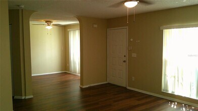 537 Kensington Lake Cir in Brandon, FL - Building Photo - Building Photo