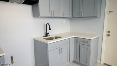 417 S 14th St, Unit 3 in Newark, NJ - Building Photo - Building Photo