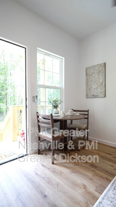 924 Andrea Ave in Bon Aqua, TN - Building Photo