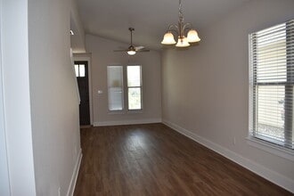 Windermere Parke Garden Villas in Pflugerville, TX - Foto de edificio - Building Photo
