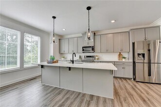 6892 Roswell Rd NE in Sandy Springs, GA - Building Photo - Building Photo