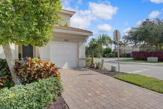 1101 Vermilion Dr in Lake Worth Beach, FL - Foto de edificio - Building Photo
