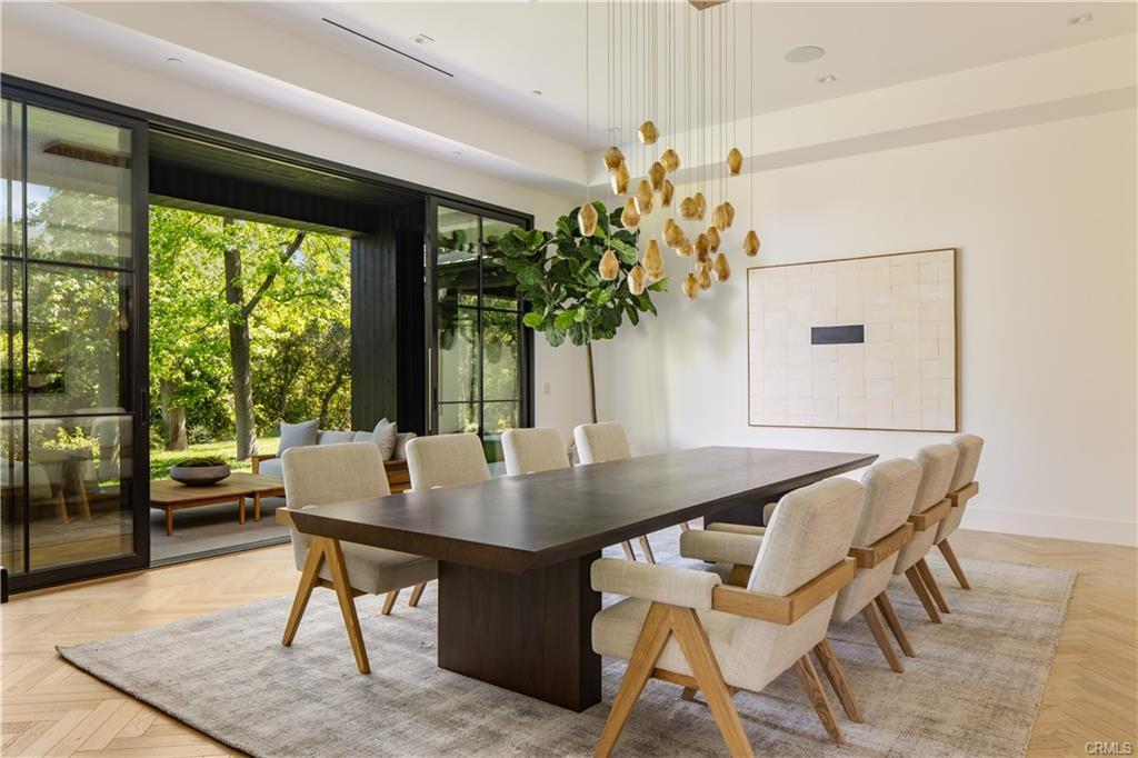 24341 Rolling View Rd in Hidden Hills, CA - Building Photo