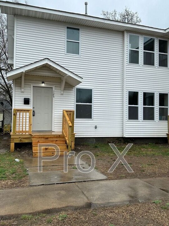 127-127 S Connor Ave in Joplin, MO - Building Photo