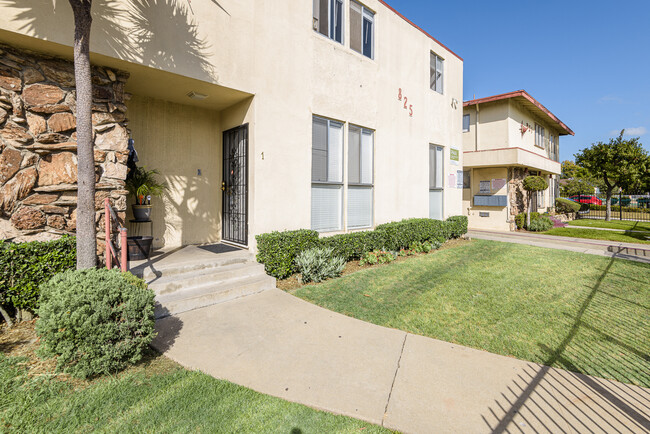 Cesar Manor in Inglewood, CA - Foto de edificio - Building Photo