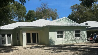 42 Transylvania Ave in Key Largo, FL - Building Photo