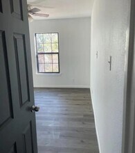 613 S Saunders St in Seguin, TX - Building Photo - Building Photo