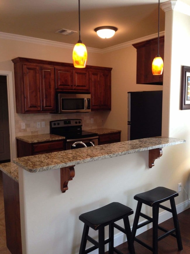 Oakcrest Townhomes in Amarillo, TX - Foto de edificio - Building Photo