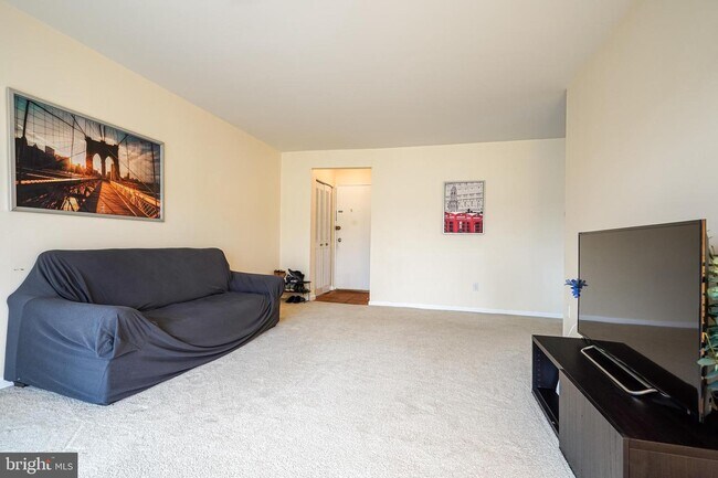 11923 Parklawn Dr-Unit -303 in Rockville, MD - Building Photo - Building Photo