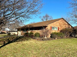 3928 Elmira Dr in Kettering, OH - Building Photo - Building Photo