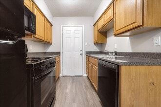 Macon Crossing Apartments in Memphis, TN - Foto de edificio - Building Photo