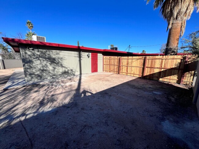 7130 E 30th St-Unit -VE7130-Guest House in Tucson, AZ - Building Photo - Building Photo