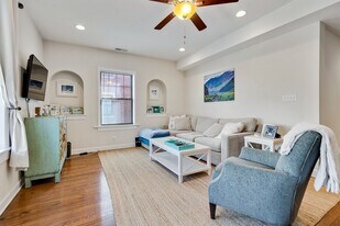 1823 W Leland Ave, Unit 1 in Chicago, IL - Building Photo