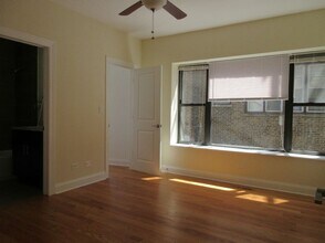 1348 W Howard St, Unit 1 in Chicago, IL - Foto de edificio - Building Photo