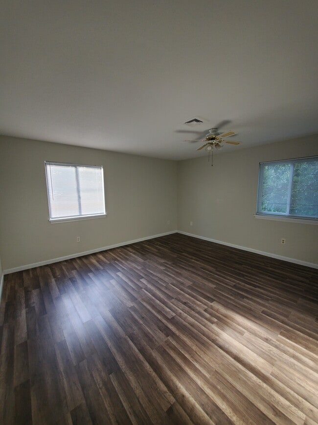403 Cypress Rd in Newington, CT - Building Photo - Building Photo