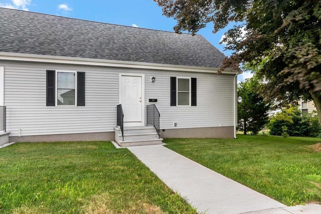19 Bliss St in Dartmouth, MA - Building Photo