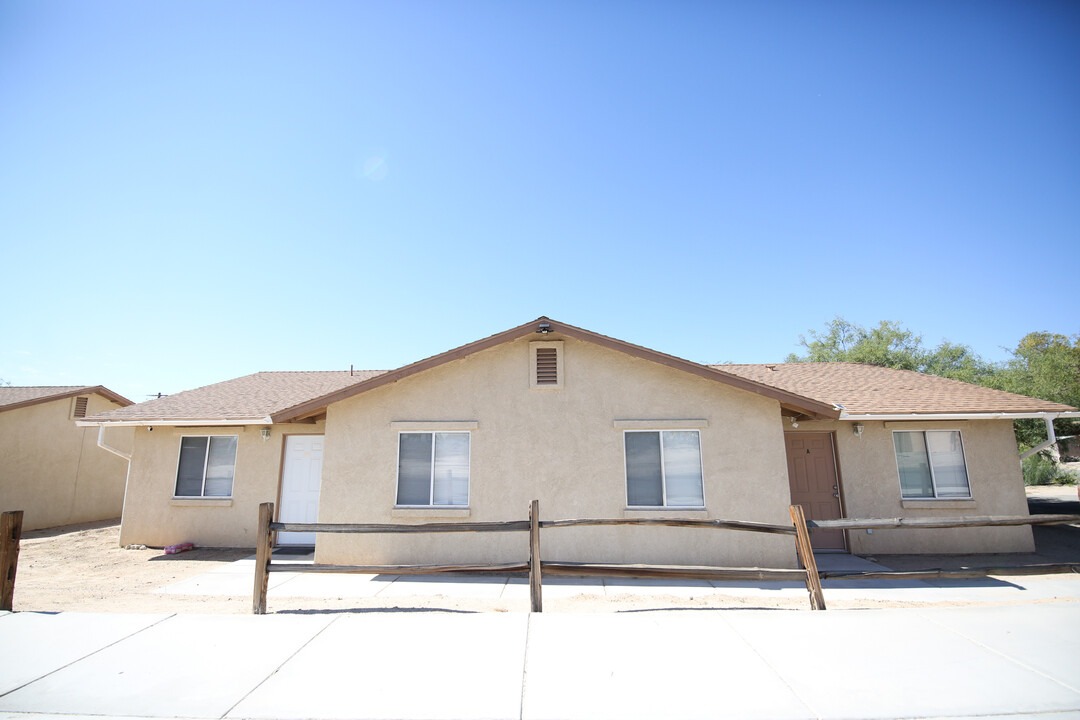 6313 Palo Verde Ave, Unit B in Twentynine Palms, CA - Foto de edificio