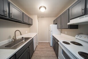 Greyberry Apartments in Wayne, MI - Building Photo