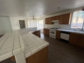 328 Roadrunner Dr in Patterson, CA - Building Photo - Building Photo