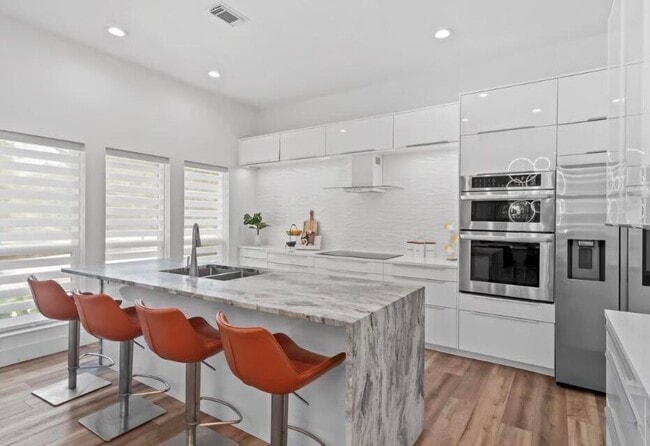 property at 24 Captiva Cir