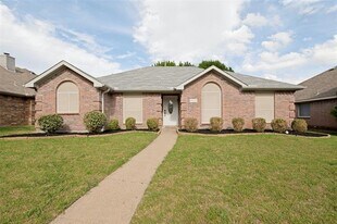 8160 Tower Rd in Frisco, TX - Building Photo