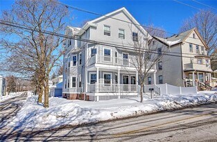 17 Pidge Ave in Pawtucket, RI - Building Photo