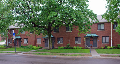 Latonia Terrace in Latonia, KY - Foto de edificio - Building Photo