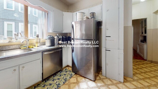 268 Boston Ave in Medford, MA - Building Photo - Building Photo