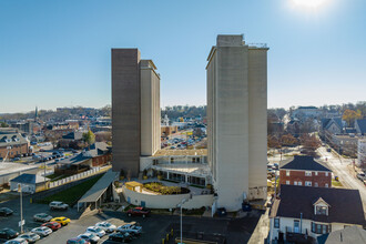 Bowling Green Towers in Bowling Green, KY - Foto de edificio - Building Photo