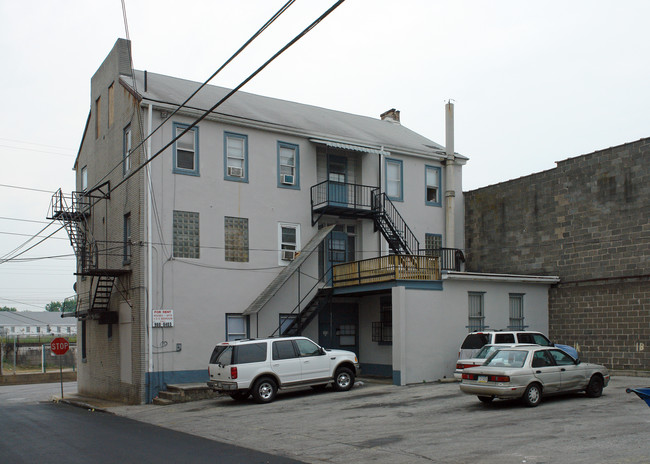 125 E Lafayette St in Norristown, PA - Building Photo - Building Photo