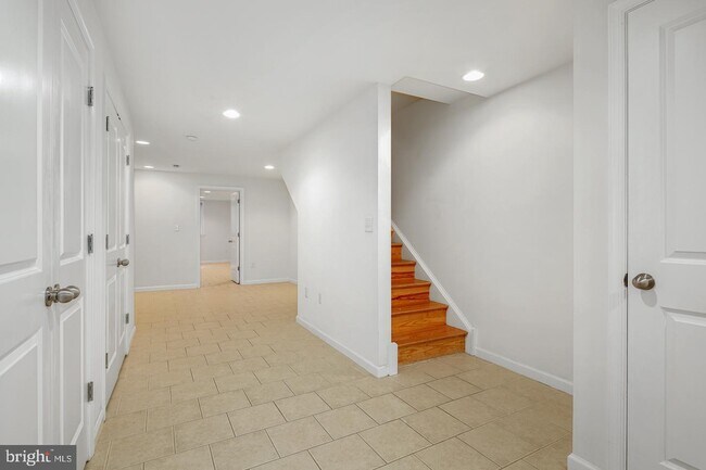 330 N Preston St-Unit -LOWER UNIT in Philadelphia, PA - Building Photo - Building Photo