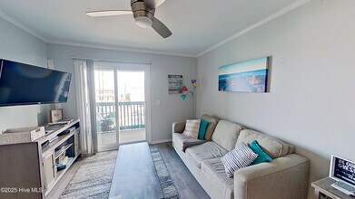 1404 Canal Dr in Carolina Beach, NC - Foto de edificio - Building Photo