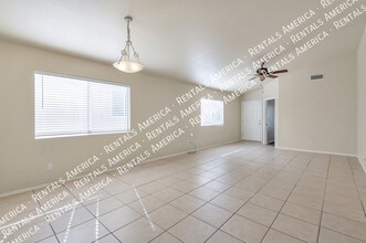 5568 W Peaceful Dove Pl in Marana, AZ - Building Photo - Building Photo