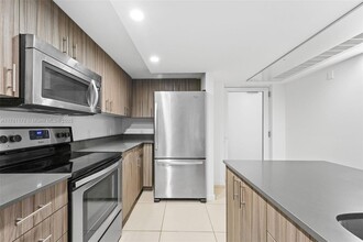 910 West Ave, Unit 0338 in Miami Beach, FL - Building Photo - Building Photo