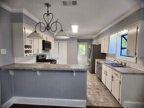 215 E Washington St in Shreveport, LA - Building Photo - Building Photo