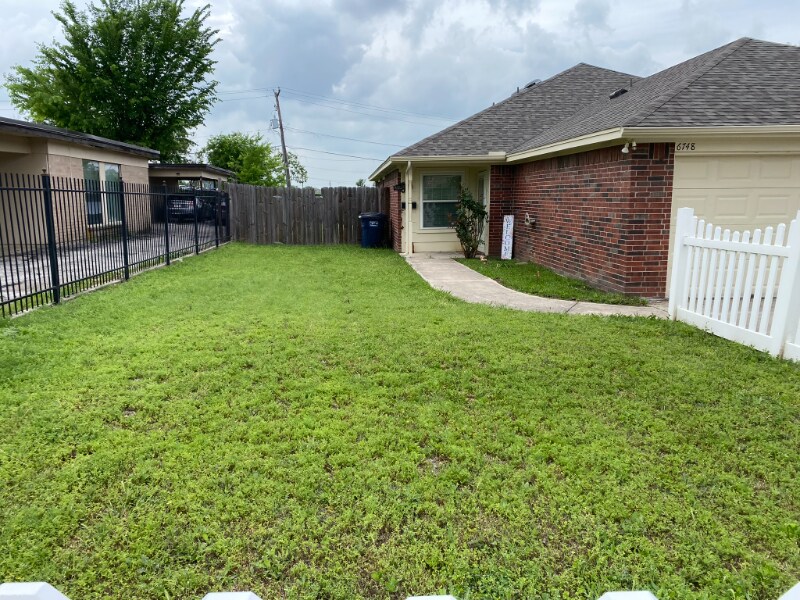 6748-6748 Trail Lake Dr in Fort Worth, TX - Building Photo