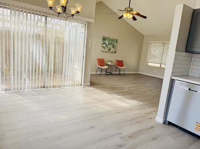 2403 Chimneystone Cir