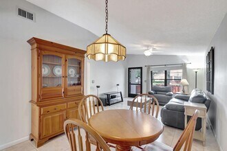 8182 SE Villa Way in Hobe Sound, FL - Building Photo - Building Photo