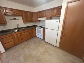 10253 W Cleveland Ave in West Allis, WI - Foto de edificio - Interior Photo