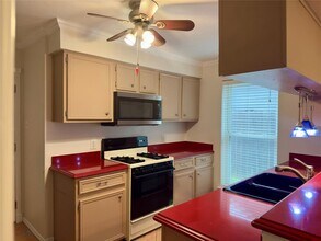 7605 West Gate Blvd in Austin, TX - Building Photo - Building Photo