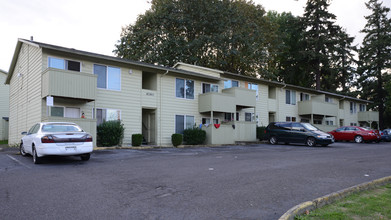 Sequoia Glen Apartments in Portland, OR - Building Photo - Building Photo