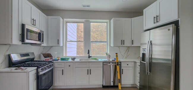 2552 S Central Park Ave, Unit 2 in Chicago, IL - Foto de edificio - Building Photo