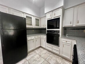 2226 Mill Creek Dr in Sugar Land, TX - Building Photo - Building Photo