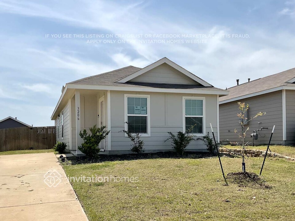 3206 Crestone Dr in Crandall, TX - Building Photo