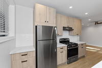 1908 W Winnemac Ave, Unit 001 in Chicago, IL - Building Photo - Building Photo