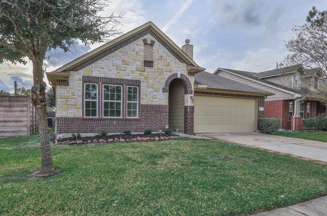 23215 Peerless Dr in Spring, TX - Building Photo