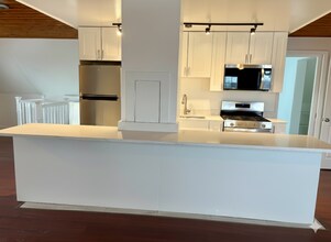 7635 W Foster Ave in Chicago, IL - Foto de edificio - Building Photo