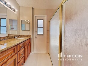 2005 Helm Ln in Valrico, FL - Building Photo - Building Photo