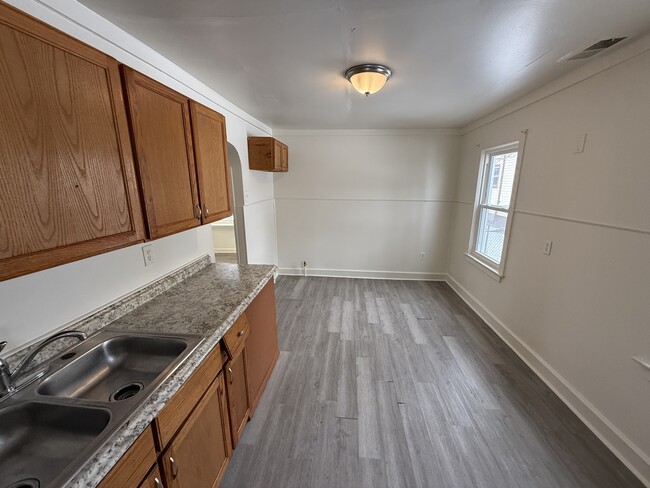 8127 Hudson Ave in Warren, MI - Building Photo - Building Photo